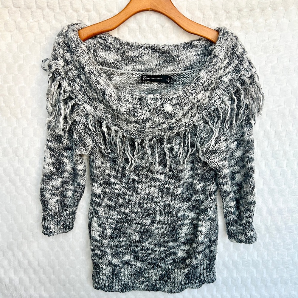 New York & Company Gray & White Off Shoulder Fringe Knit 3/4 Sleeve Sweater XL